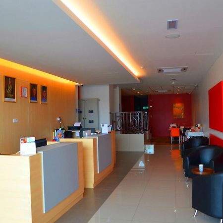 Hotel Jeti Tg Gemok Padang Endau Exterior photo